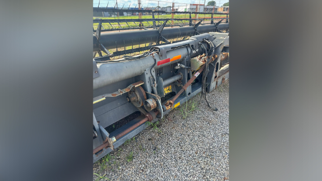 LOTE 004 - COLHEITADEIRA VALTRA BC 7500 ANO 2012