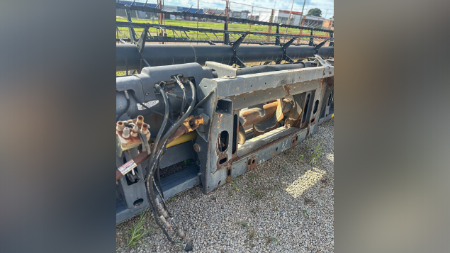 LOTE 004 - COLHEITADEIRA VALTRA BC 7500 ANO 2012