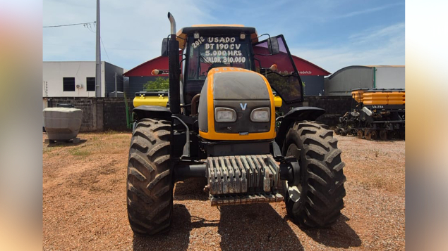 LOTE 029 - TRATOR AGRÍCOLA VALTRA ANO 2000