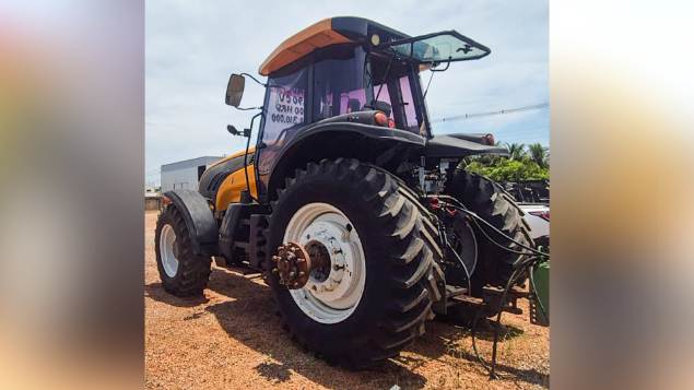 LOTE 029 - TRATOR AGRÍCOLA VALTRA ANO 2000