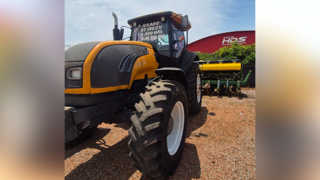 LOTE 029 - TRATOR AGRÍCOLA VALTRA ANO 2000