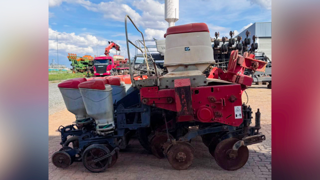 LOTE 035 - PLANTADORA JM3080PD MG12  PANT 11L ANO 2012