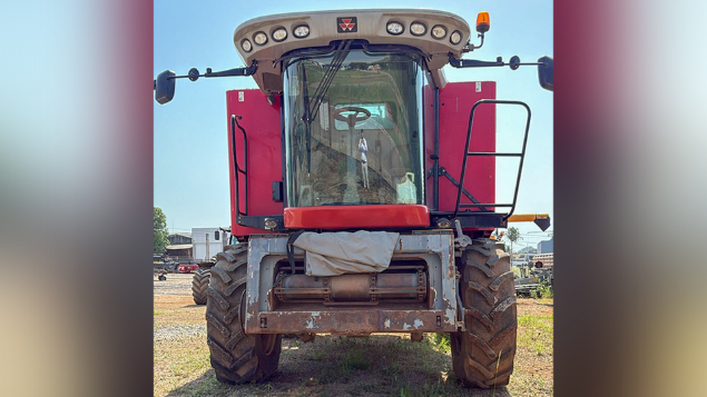 LOTE 027 - COLHEITADEIRA MASSEY FERGUSSON 9790 ANO 2013