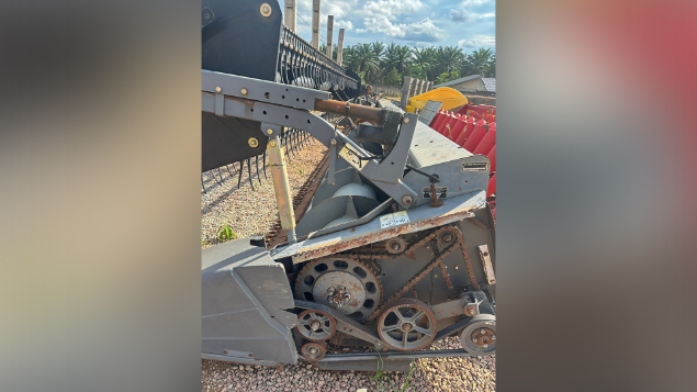 LOTE 027 - COLHEITADEIRA MASSEY FERGUSSON 9790 ANO 2013