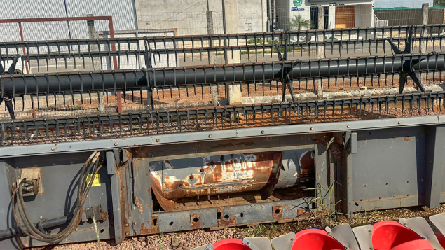 LOTE 027 - COLHEITADEIRA MASSEY FERGUSSON 9790 ANO 2013