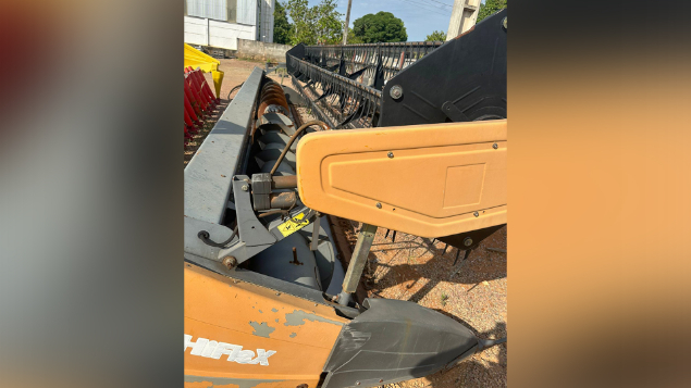 LOTE 027 - COLHEITADEIRA MASSEY FERGUSSON 9790 ANO 2013