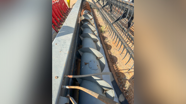 LOTE 027 - COLHEITADEIRA MASSEY FERGUSSON 9790 ANO 2013