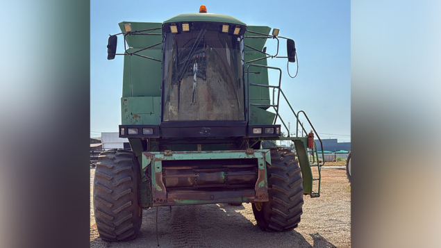LOTE 028 - COLHETADEIRA JOHN DEERE MODELO 1550 ANO 2004