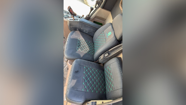 LOTE 028 - COLHETADEIRA JOHN DEERE MODELO 1550 ANO 2004