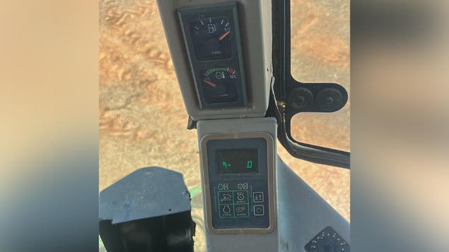 LOTE 028 - COLHETADEIRA JOHN DEERE MODELO 1550 ANO 2004