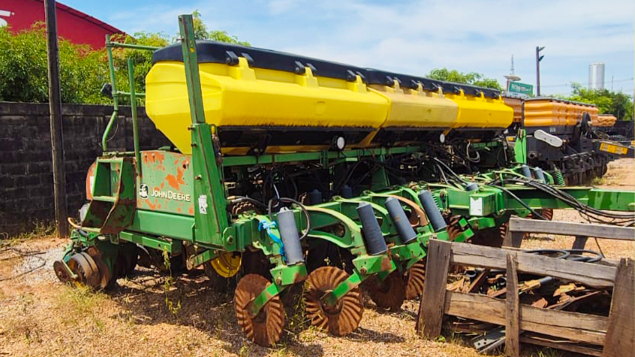 LOTE 006 - PLANTADEIRA JOHN DEERE MOD 1113 ANO 2008