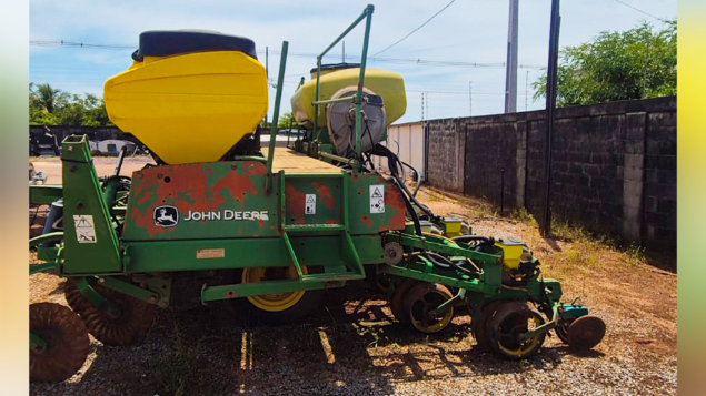LOTE 006 - PLANTADEIRA JOHN DEERE MOD 1113 ANO 2008