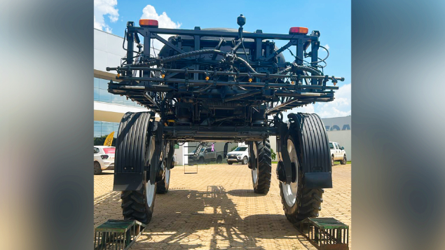 LOTE 025 - PULVERIZADOR AUTO-PROPELIDO BS3020H ANO 2013