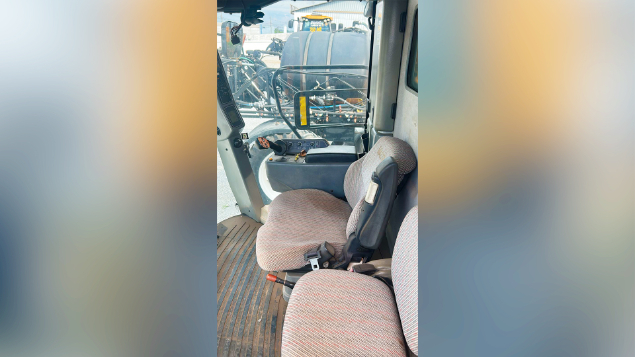 LOTE 039 - COLHEITADEIRA VALTRA BC7500 ANO 2012