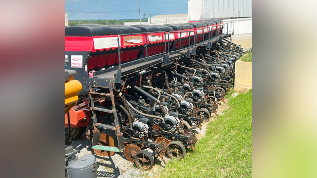 LOTE 007 - PLANTADORA BALDAN 26L SPGIGA-A ANO 2004