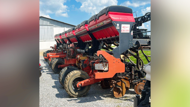 LOTE 007 - PLANTADORA BALDAN 26L SPGIGA-A ANO 2004