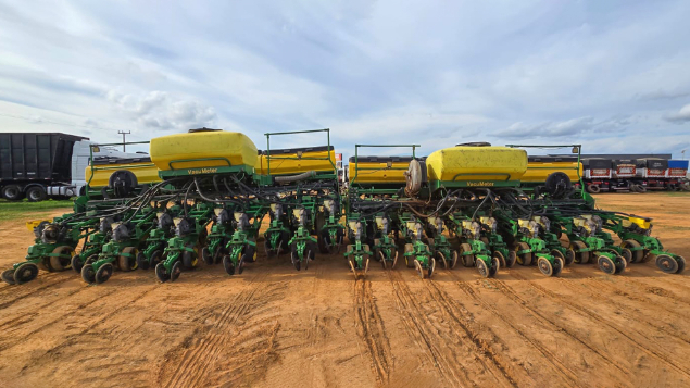 LOTE 008 - PLANTADEIRA JOHN DEERE 2100 20 LINHAS ANO 2014