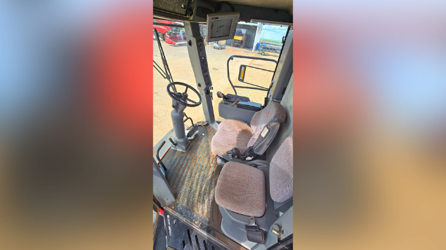 LOTE 020 - COLHEITADEIRA MASSEY FERGUSON ANO 2008