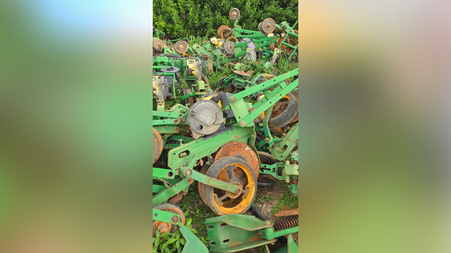 LOTE 038 - PLANTADEIRA JOHN DEERE DB 74 45 LINHAS ANO 2013