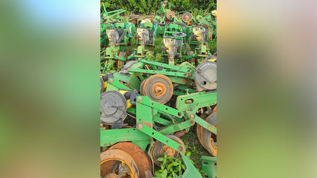 LOTE 038 - PLANTADEIRA JOHN DEERE DB 74 45 LINHAS ANO 2013