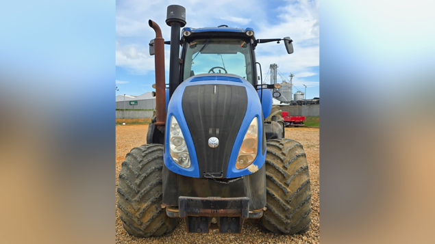 LOTE 009 - TRATOR AGRICOLA NEW HOLLAND T8 295 4X4 ANO 2014