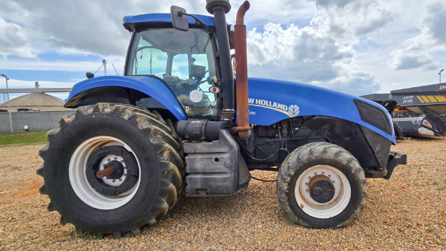 LOTE 009 - TRATOR AGRICOLA NEW HOLLAND T8 295 4X4 ANO 2014