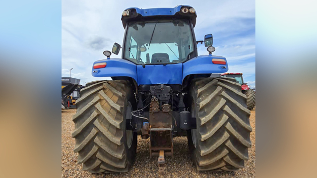 LOTE 009 - TRATOR AGRICOLA NEW HOLLAND T8 295 4X4 ANO 2014