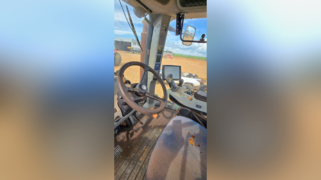 LOTE 009 - TRATOR AGRICOLA NEW HOLLAND T8 295 4X4 ANO 2014