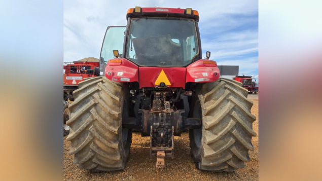 LOTE 019 - TRATOR AGRICOLA CASE MAGNUM 240 ANO 2010