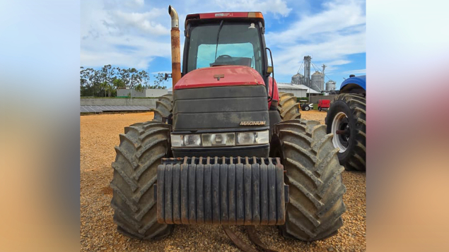 LOTE 019 - TRATOR AGRICOLA CASE MAGNUM 240 ANO 2010