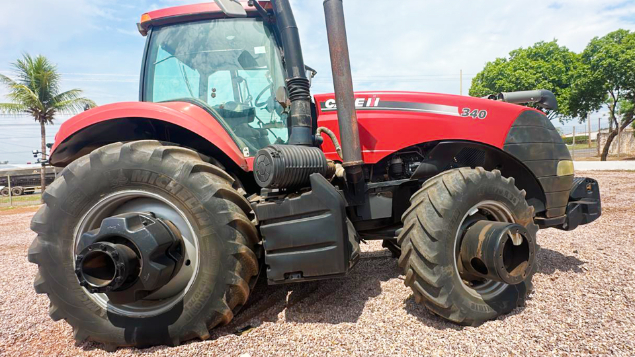 LOTE 030 - TRATOR MAGNUN CASE 340 ANO 2012