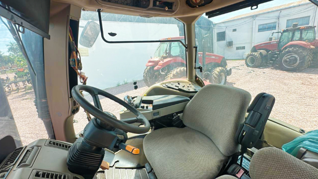 LOTE 030 - TRATOR MAGNUN CASE 340 ANO 2012