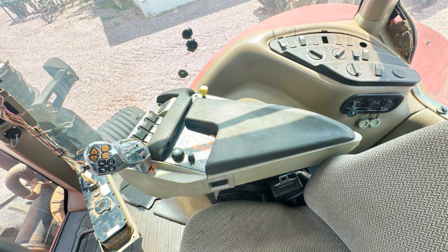 LOTE 030 - TRATOR MAGNUN CASE 340 ANO 2012