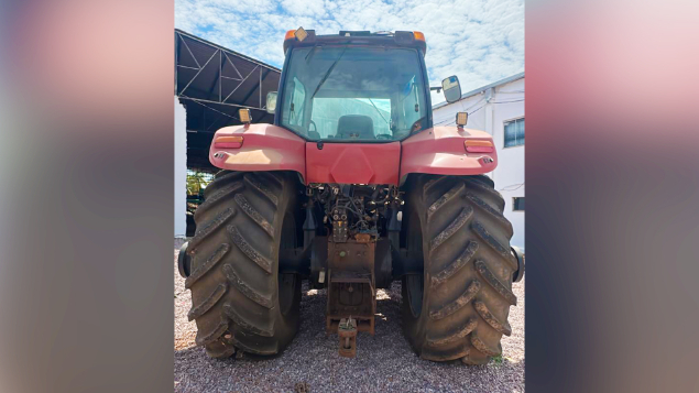 LOTE 031 - TRATOR MAGNUN CASE 340 ANO 2012