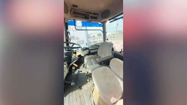 LOTE 031 - TRATOR MAGNUN CASE 340 ANO 2012