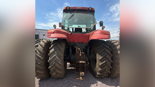 LOTE 032 - TRATOR MAGNUN CASE 260 ANO 2012