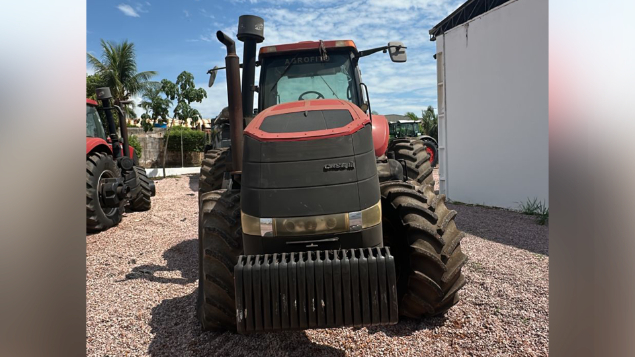 LOTE 032 - TRATOR MAGNUN CASE 260 ANO 2012