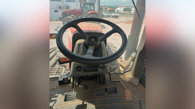 LOTE 032 - TRATOR MAGNUN CASE 260 ANO 2012