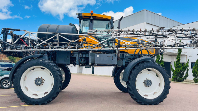 LOTE 014 - PULVERIZADOR VALTRA BS3020H ANO 2016