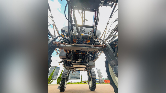 LOTE 014 - PULVERIZADOR VALTRA BS3020H ANO 2016