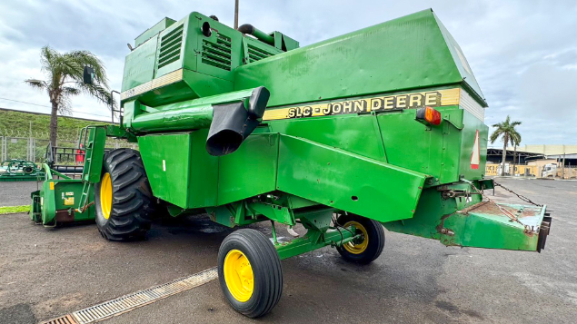 LOTE 01 - COLHEITADEIRA 1165 E PLATAFORMA JOHN DEERE 314C ANO 1998