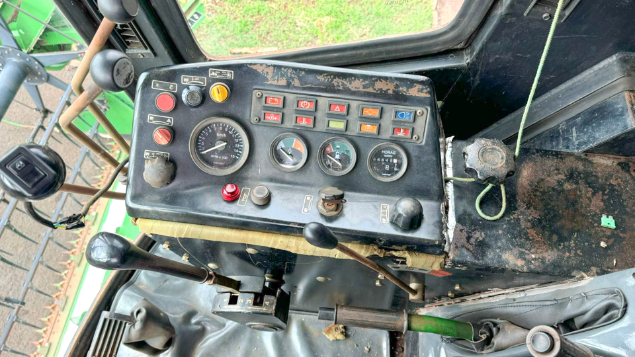 LOTE 01 - COLHEITADEIRA 1165 E PLATAFORMA JOHN DEERE 314C ANO 1998