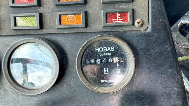 LOTE 01 - COLHEITADEIRA 1165 E PLATAFORMA JOHN DEERE 314C ANO 1998