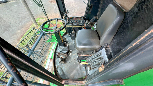 LOTE 01 - COLHEITADEIRA 1165 E PLATAFORMA JOHN DEERE 314C ANO 1998