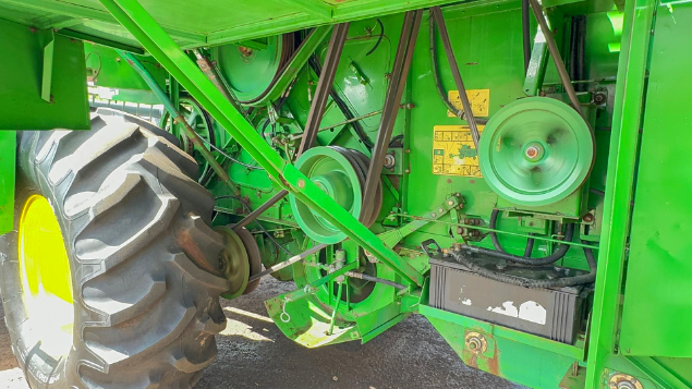 LOTE 01 - COLHEITADEIRA 1165 E PLATAFORMA JOHN DEERE 314C ANO 1998