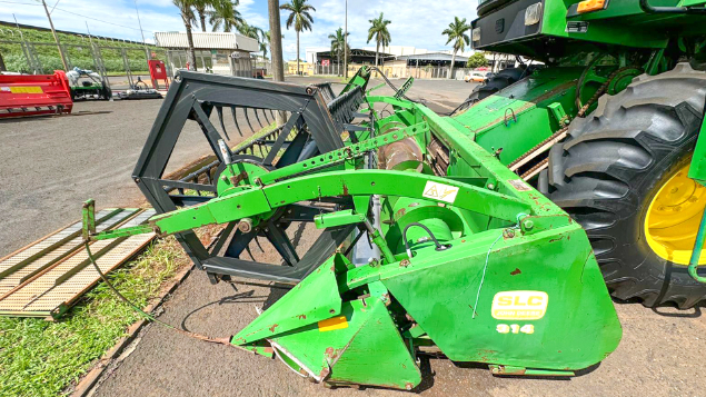 LOTE 01 - COLHEITADEIRA 1165 E PLATAFORMA JOHN DEERE 314C ANO 1998