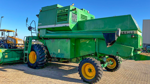 LOTE 02 - COLHEITADEIRA HYDRO 1175 E PLATAFORMA JOHN DEERE 316 ANO 2001