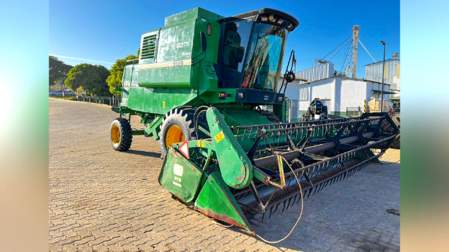 LOTE 02 - COLHEITADEIRA HYDRO 1175 E PLATAFORMA JOHN DEERE 316 ANO 2001