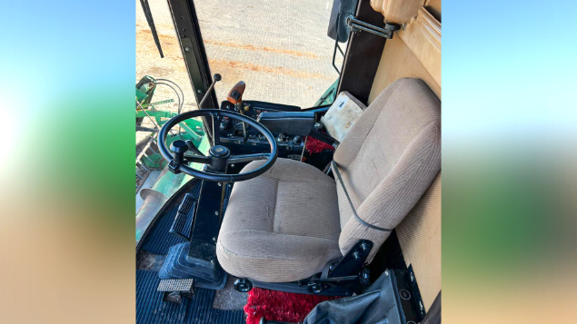 LOTE 02 - COLHEITADEIRA HYDRO 1175 E PLATAFORMA JOHN DEERE 316 ANO 2001