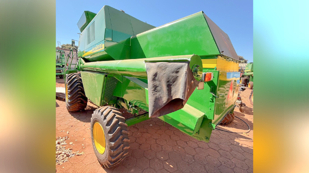 LOTE 03 - COLHEITADEIRA 1550 E PLATAFORMA 23 PÉS 620F JOHN DEERE ANO 2003